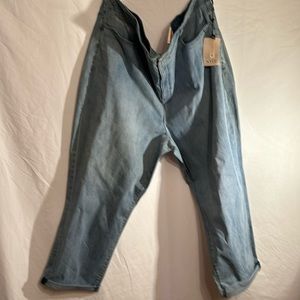 New w/tags ladies NYDY Girlfriend jeans size 28w color light wash  stretch jeans